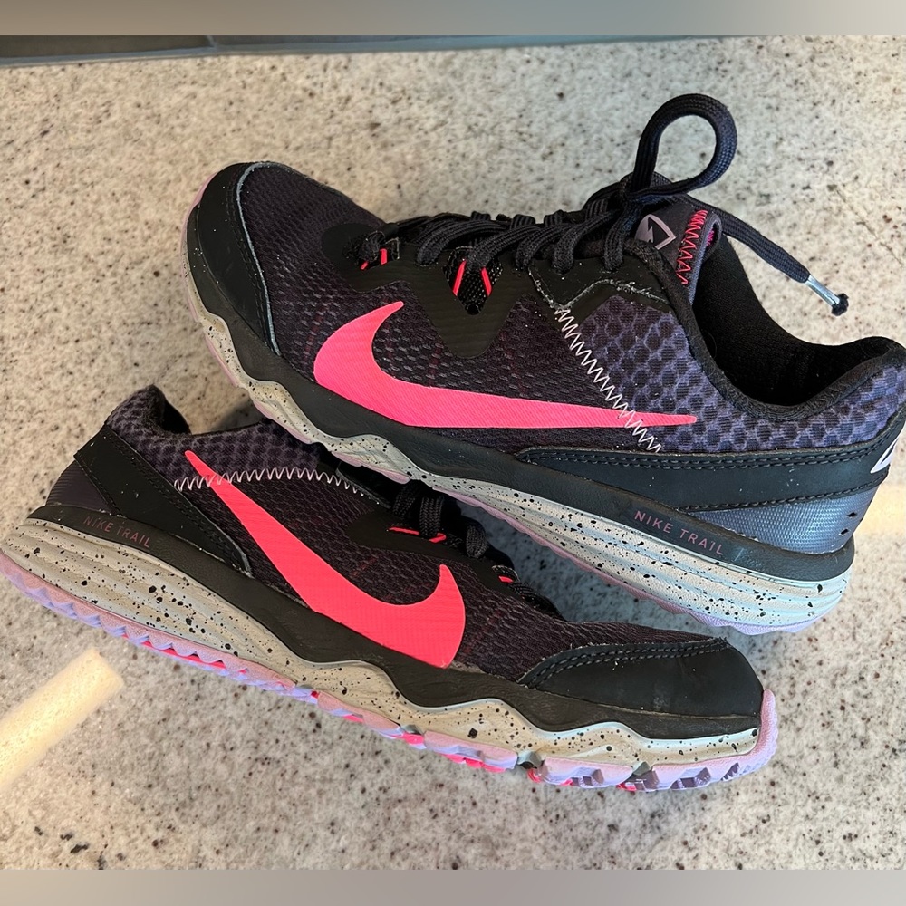 Nike Trail Ladies Shoes Size 6.5 - Picture 1 of 11